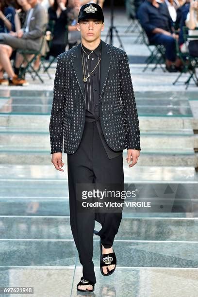 versace mens spring-summer 2017|897 Versace Mens Spring 2017 Runway Milan Menswear.